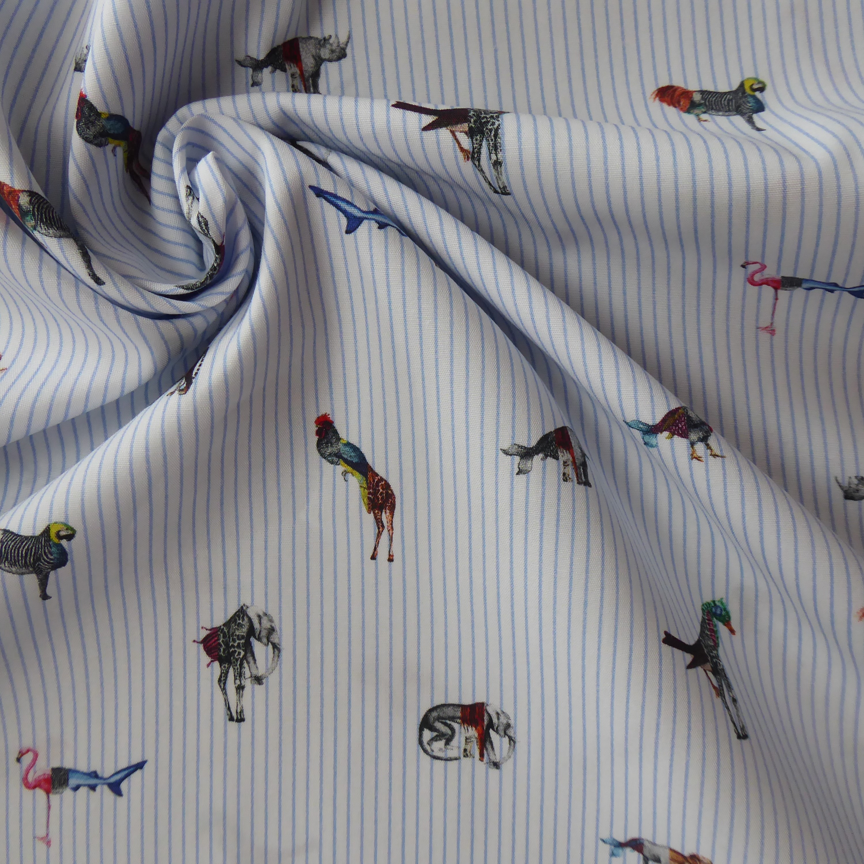 Flimingo Fish shirting per half metre 7332